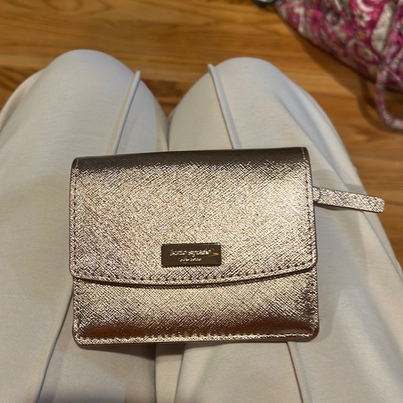 Kate Spade Petty Laurel ROSE GOLD
Wallet with KEY RING and coin pouch - Picture 1 of 3